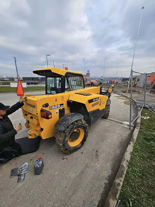 SERVIS JCB 525-60